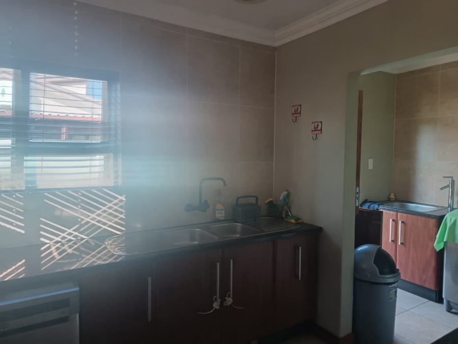4 Bedroom Property for Sale in Roylglen Gardens Northern Cape